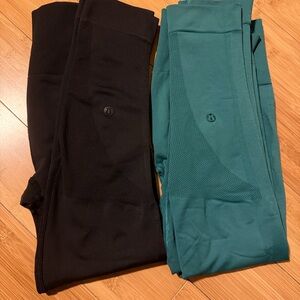 Lululemon Athletica Black and Teal Leggings Set
